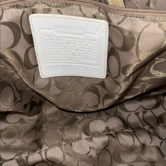 Coach Y2K Hampton Tote very good used condition!  Beautiful Leather! - Picture 7 of 15